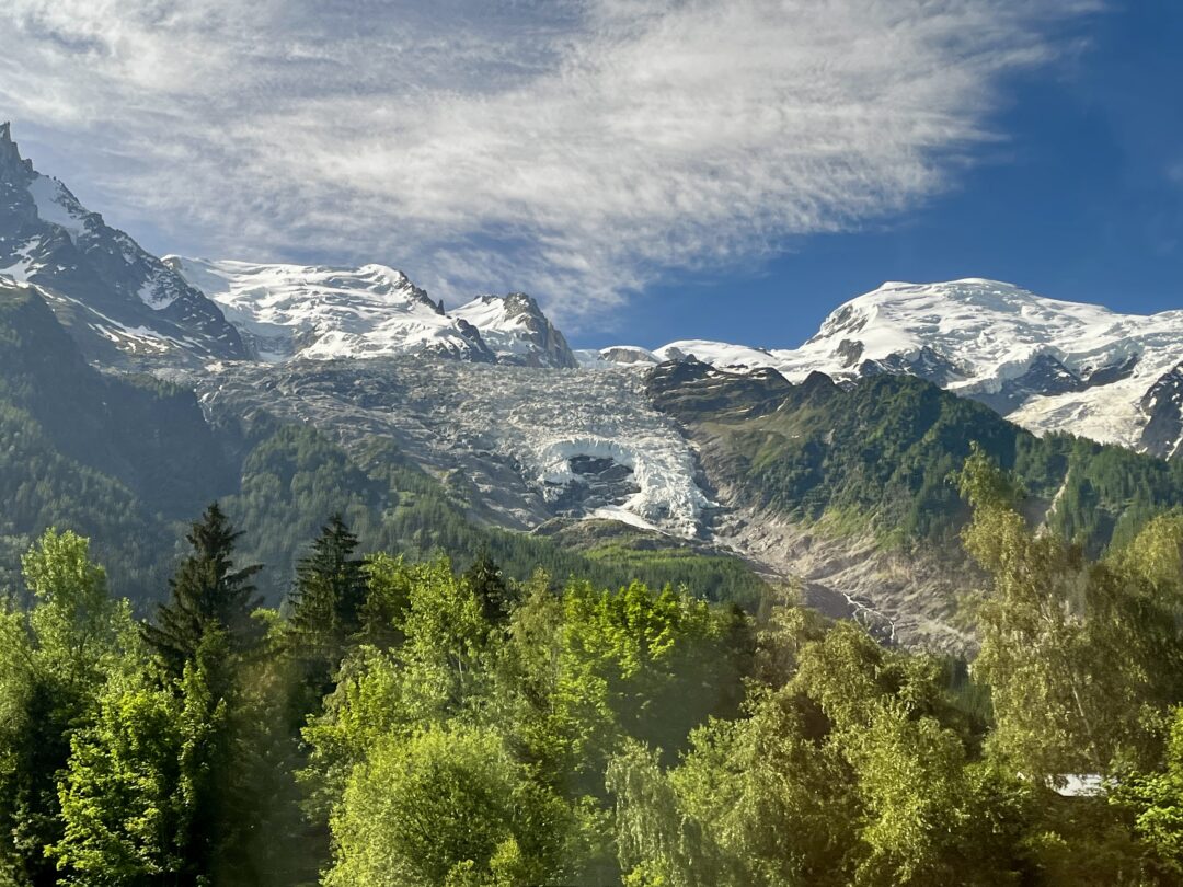 Al mirar por la ventana se asoma el Mont Blanc.