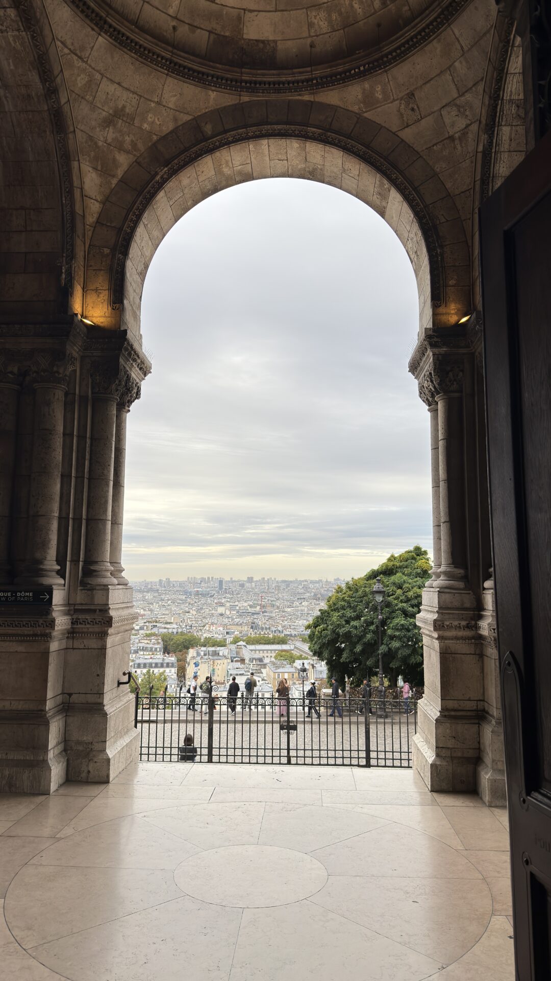 Arco de la fachada del Sagrado Corazón.