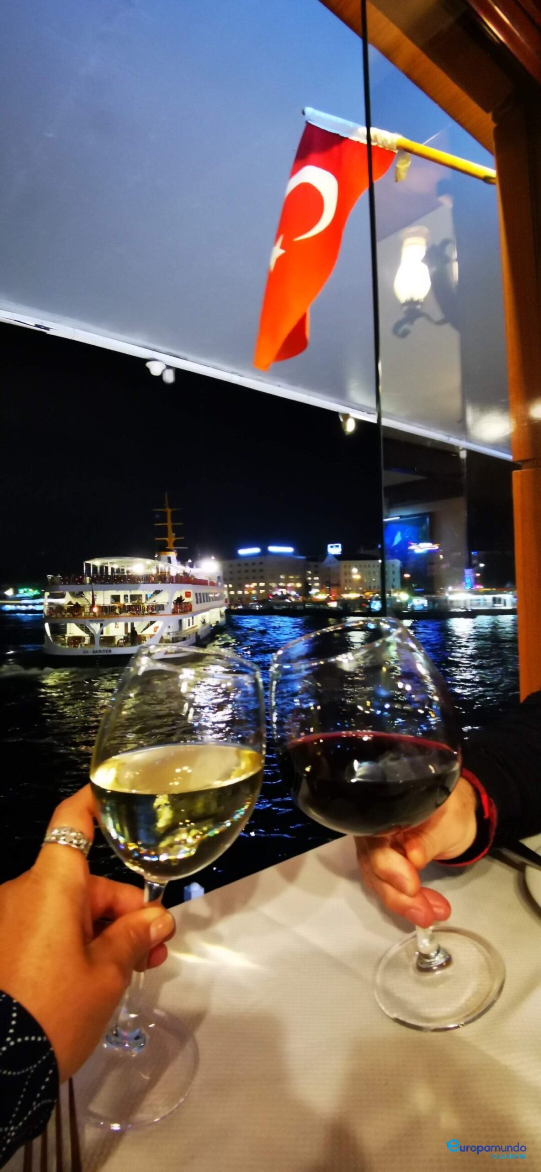 Bajo El Puente Gálata