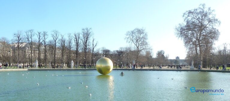 Caminando por los jardines de Paris