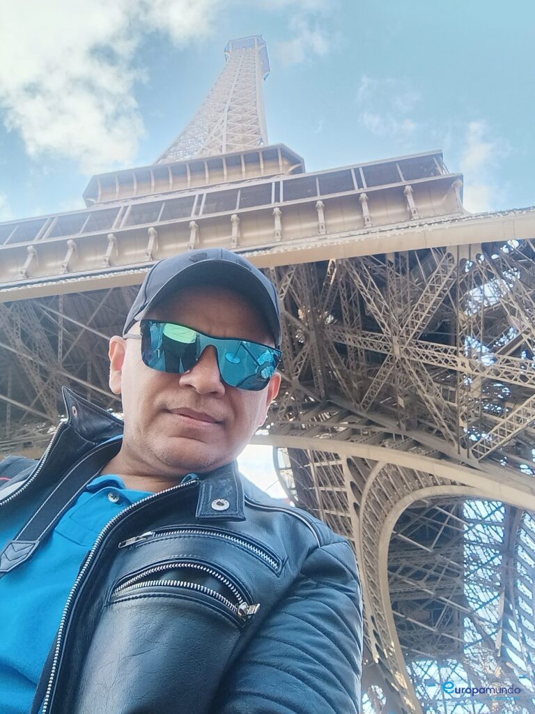 Desde la base de la torre Eifel