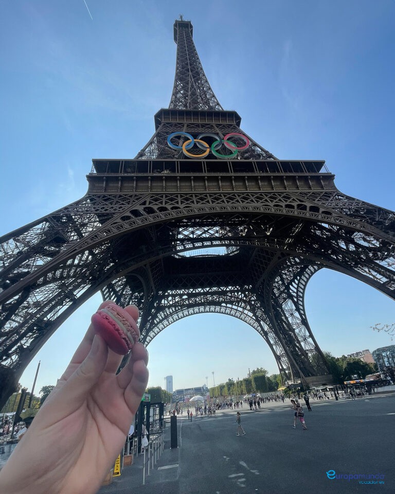 Eiffel + Macaron