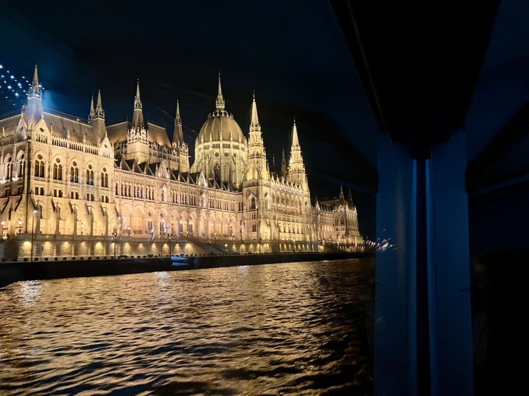 El parlamento de noche