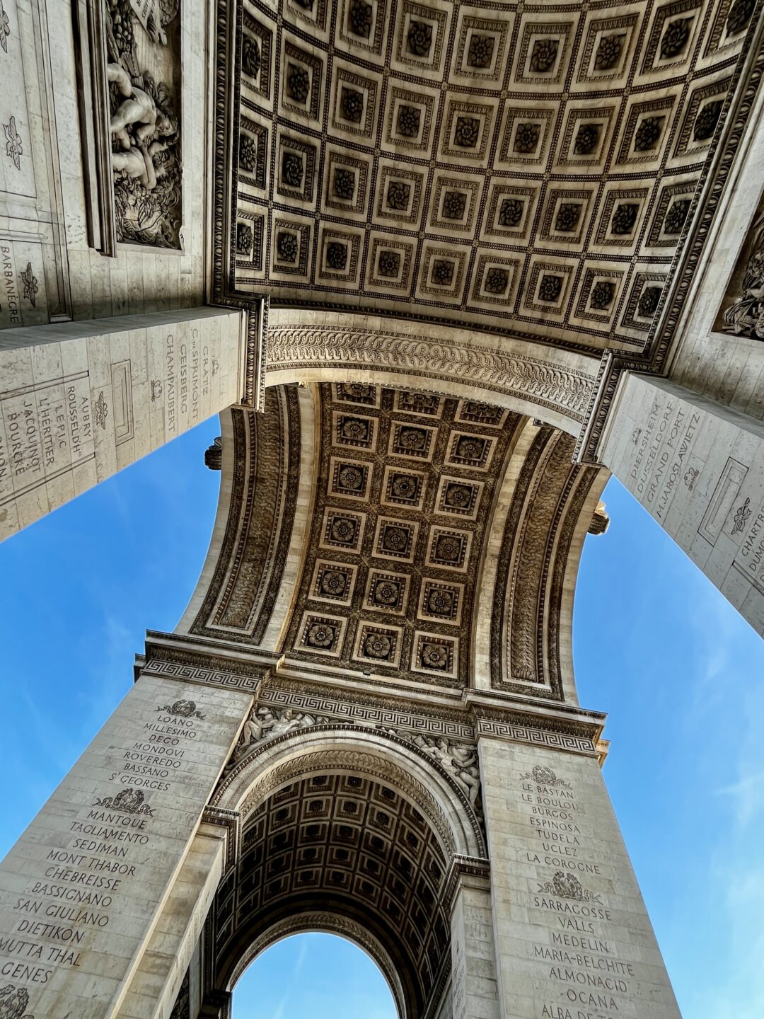 Elegante e imponente Arco del Triunfo