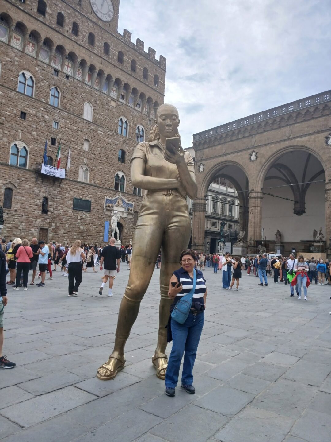 Estatua del Celular
