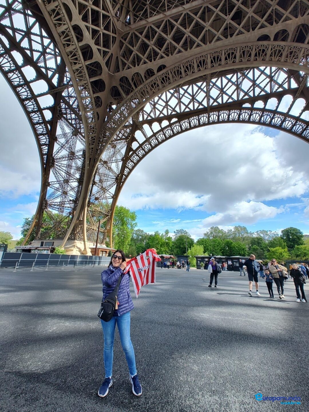 Festejando el triunfo en la torre