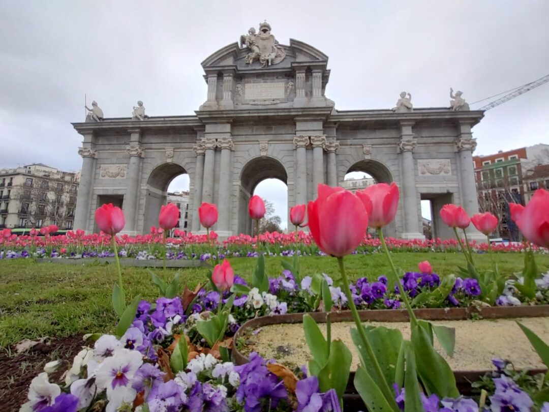 La puerta de Alcalá y su Jardin