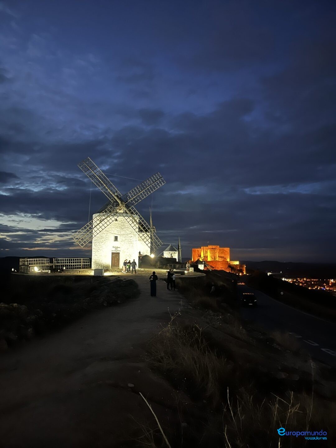 Molinos de Consuegra y Castillo