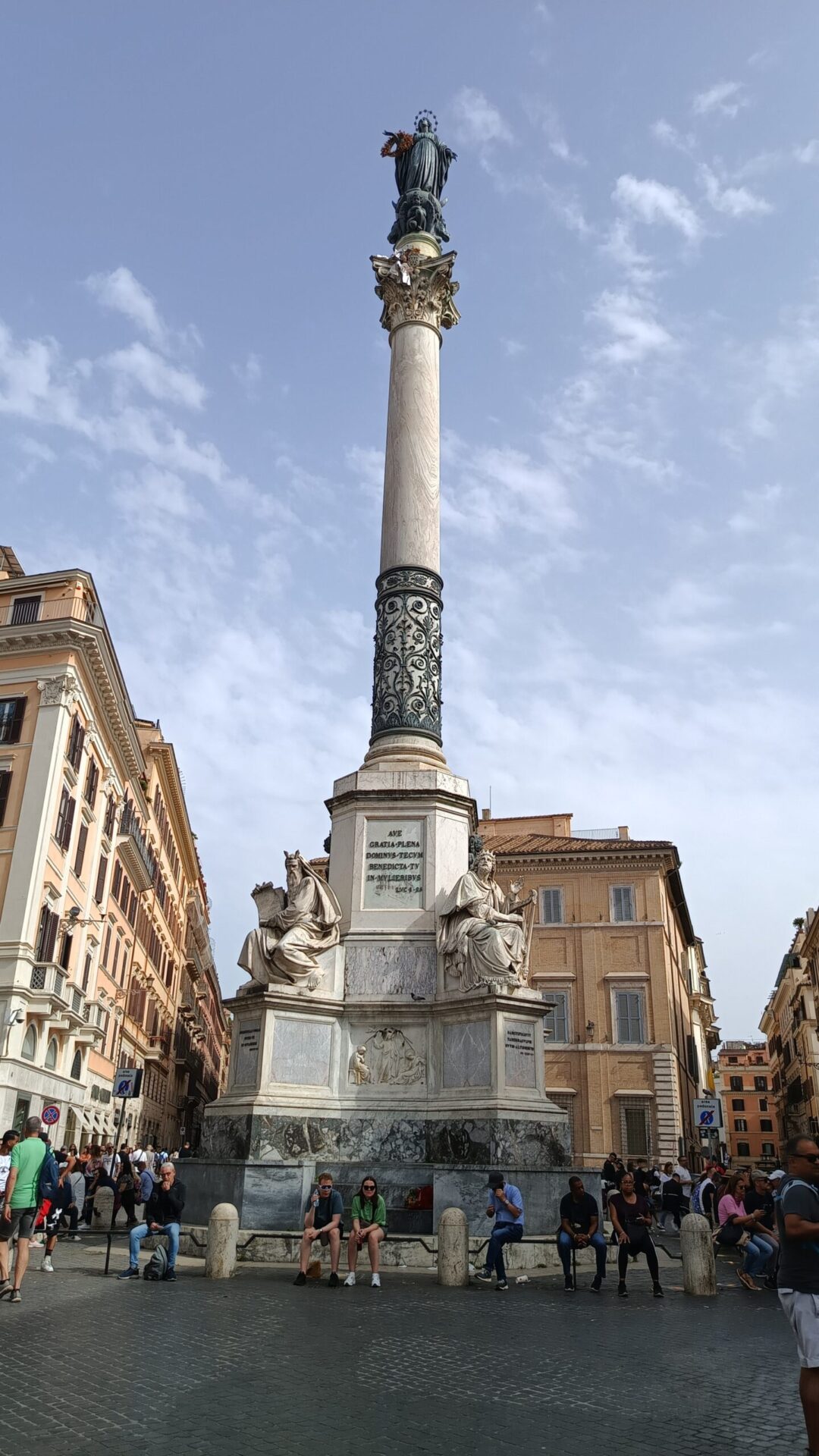 Monumento de la virgen