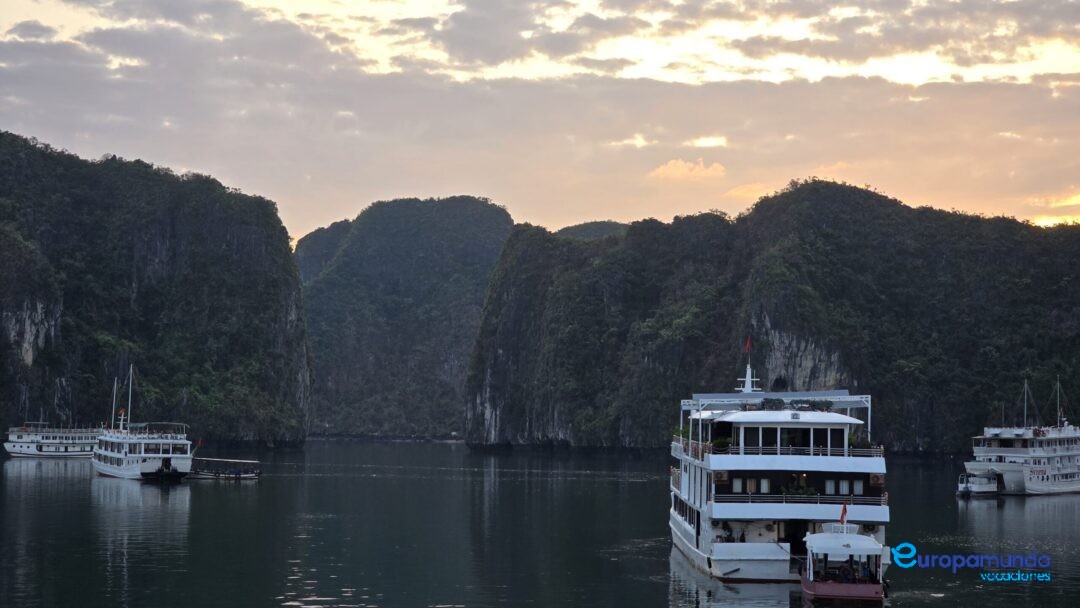 Nascer do sol em Ha Long