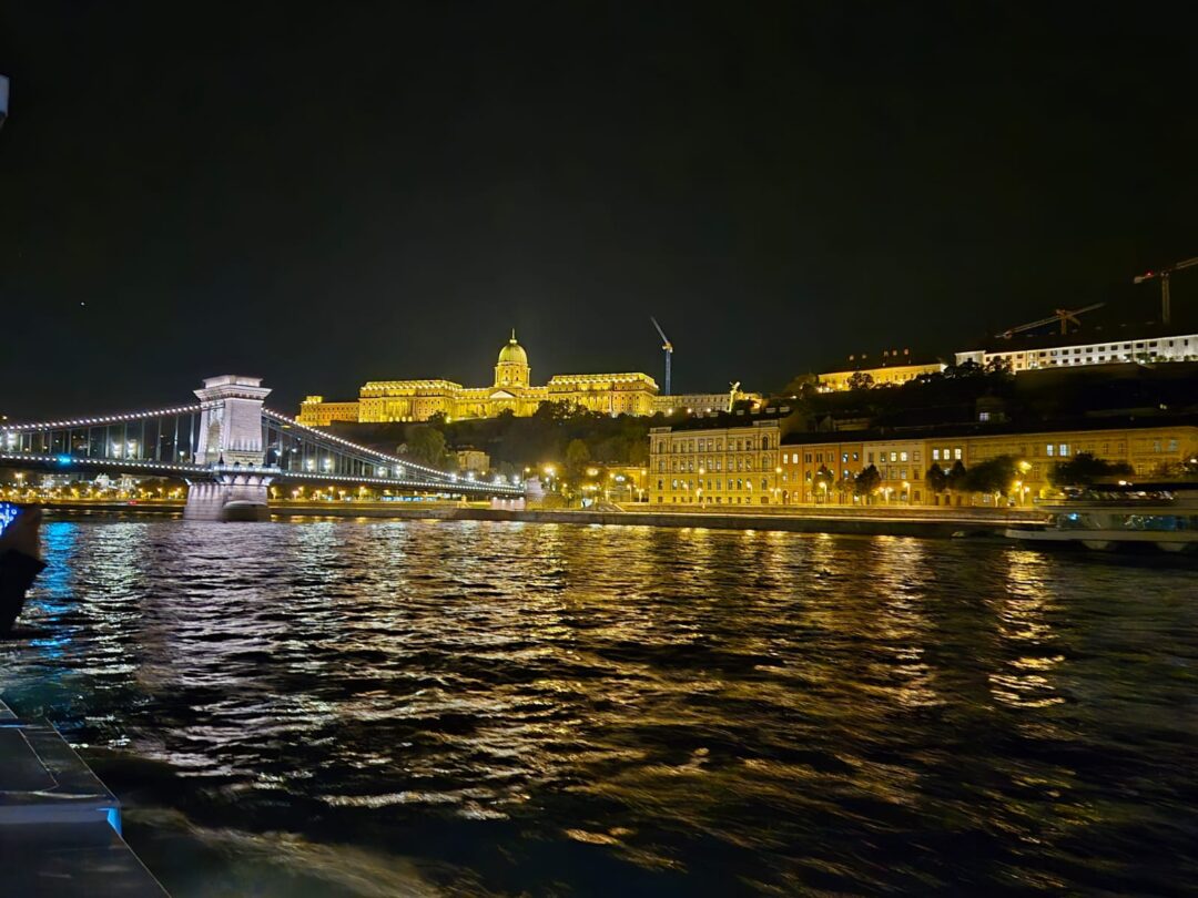 Navegación nocturna por el Danubio