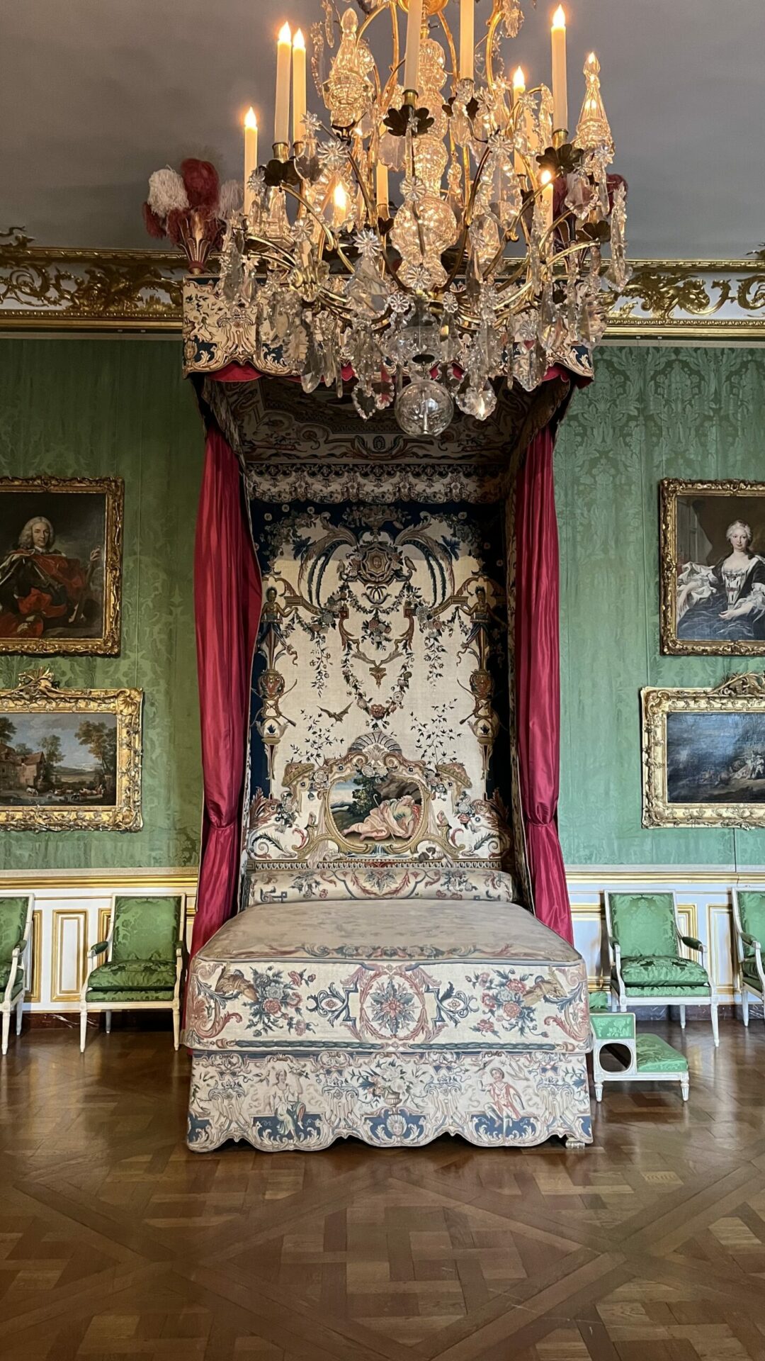 The Magestic  Palace of Versailles: A Glimpse into France’s Royal Legacy