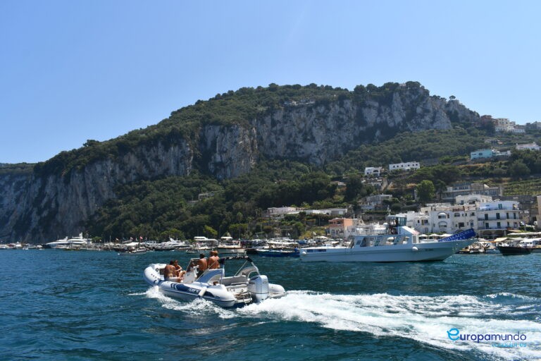 Pompeya con el Vesubio de fondo