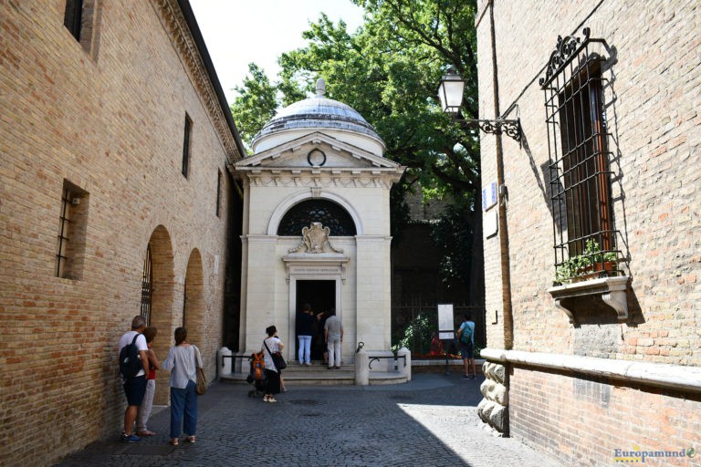 El sepulcro de Dante Alighieri en Ravenna