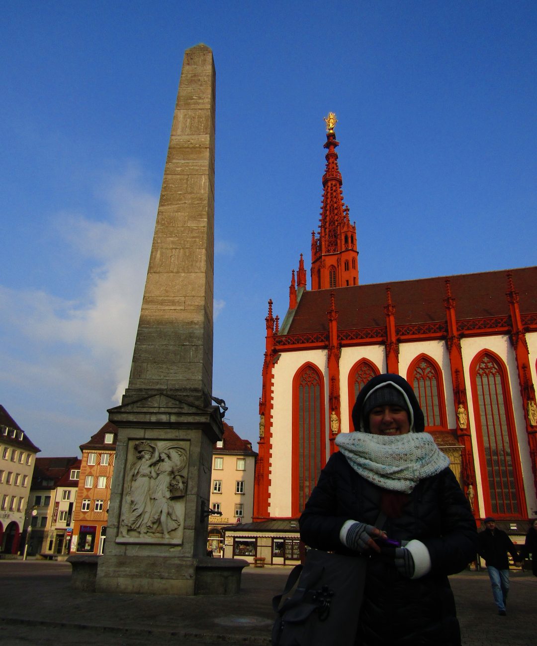 Obelisco ubicado en el centro de la ciudad de Würzburg