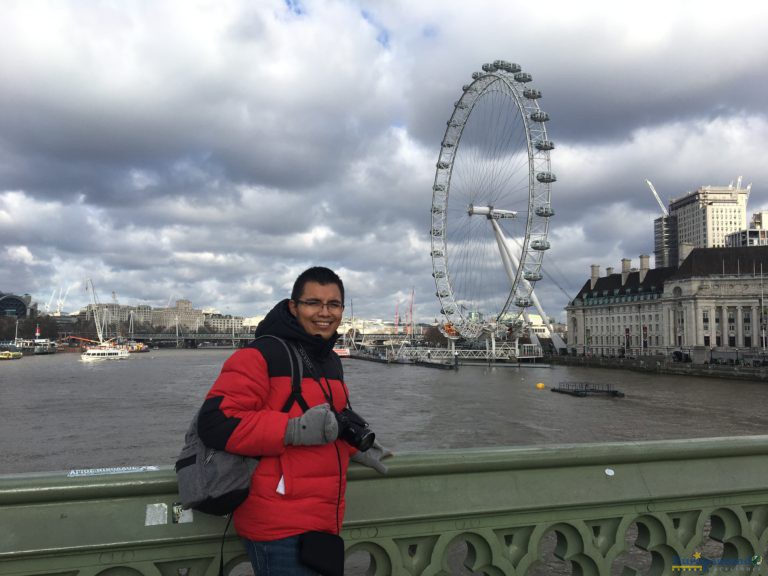 London Eye de fondo y el parlamento