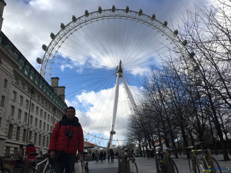 London Eye en el fondo