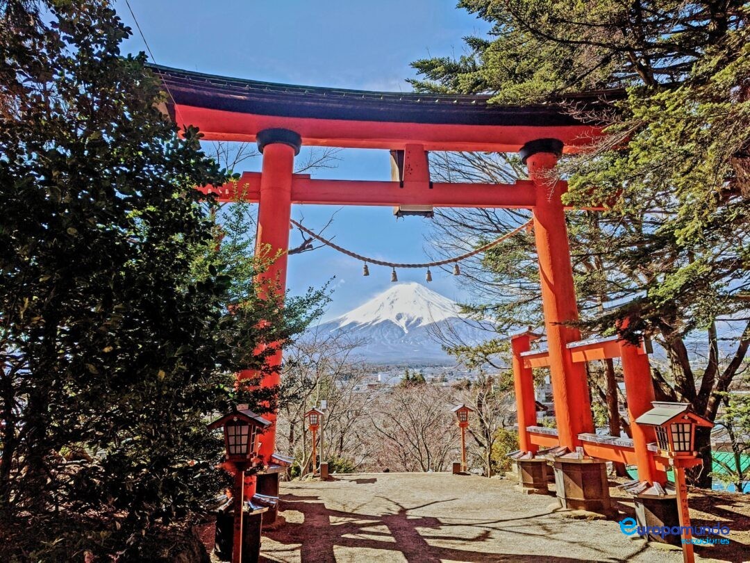 Mont Fuji behind Tori