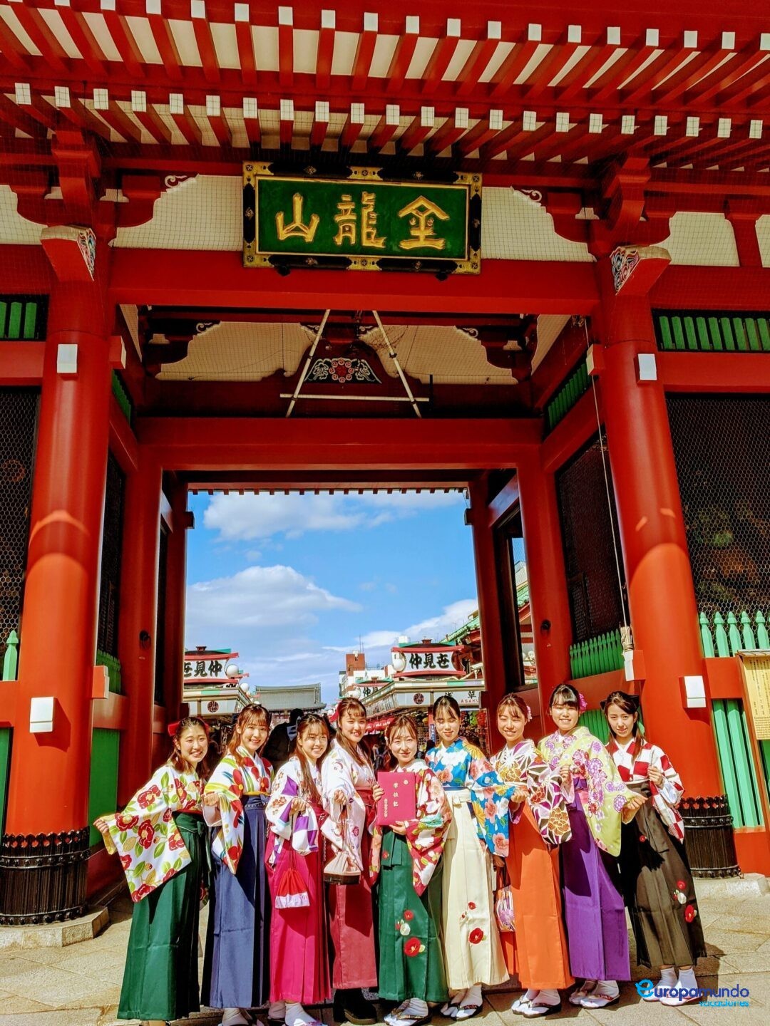 Girls in front of Tori