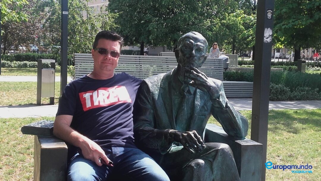 Estátua de Jan Karski, museu judaico