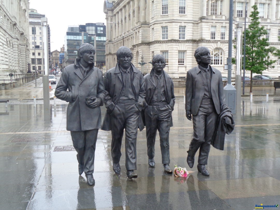 Estátua dos Beatles em Liverpool