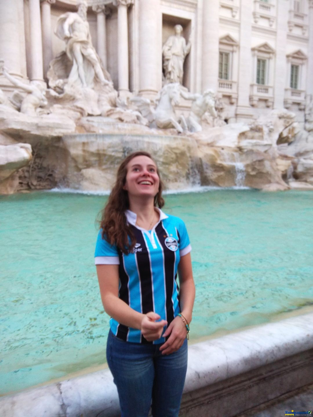 Jogando moeda na Fontana di Trevi