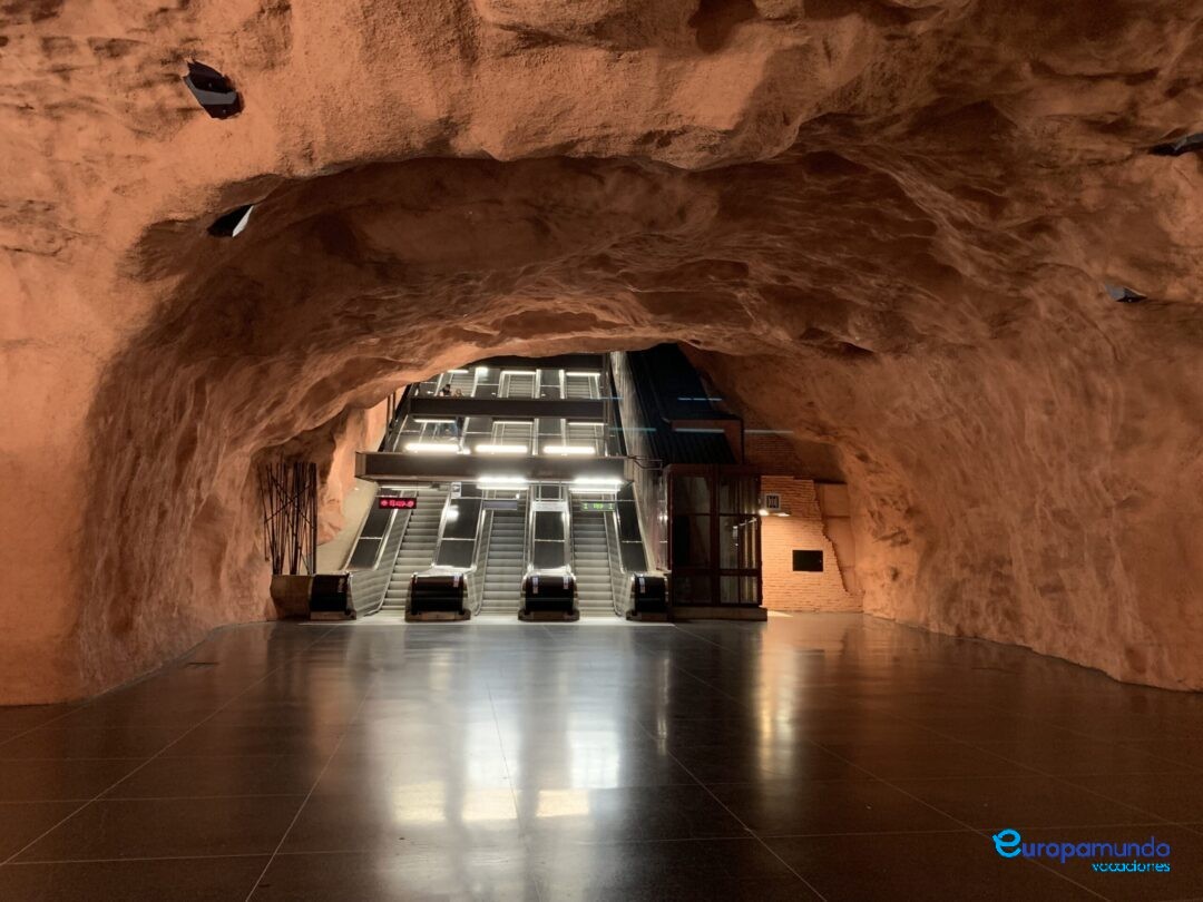 Estación de Metro Rädhuset – Estocolomo