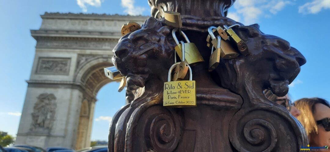 Arco del triunfo, candados