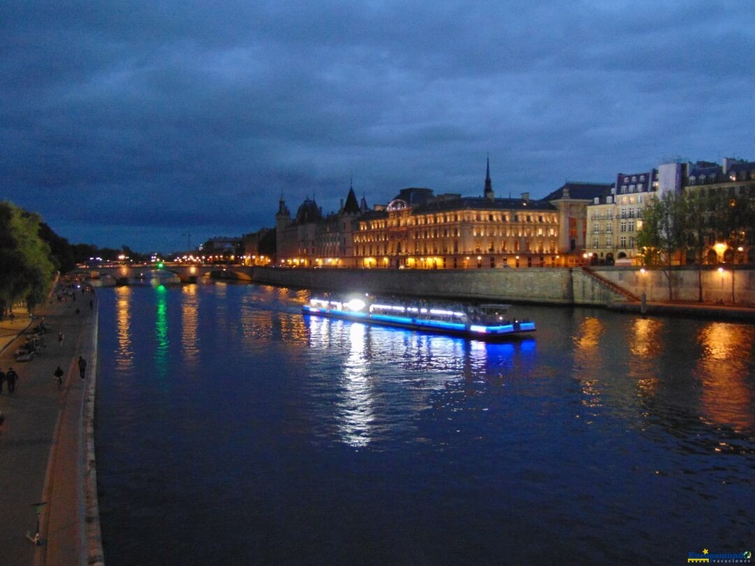 Vista del rio Sena , en Paris