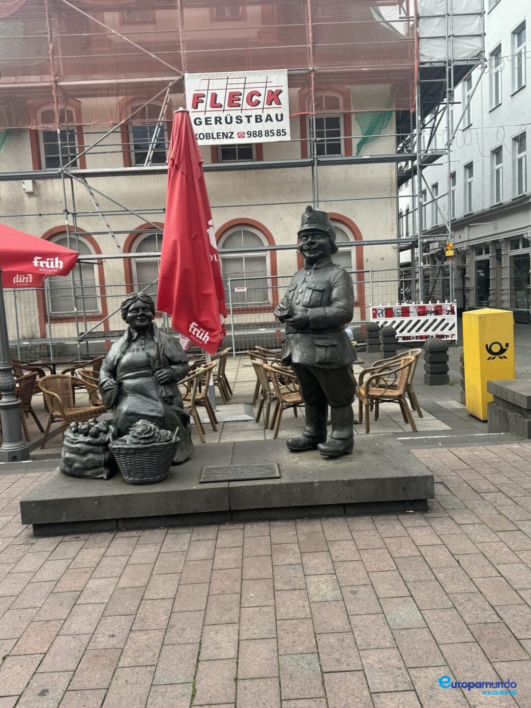 Mujer del mercado y policia