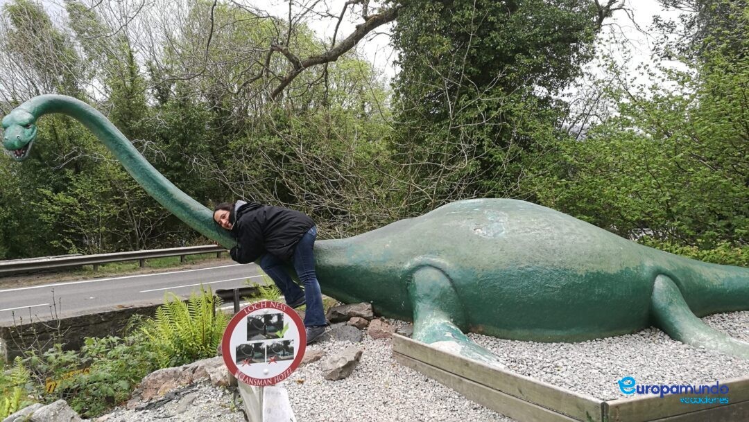 Con Nessy en el Lago Ness