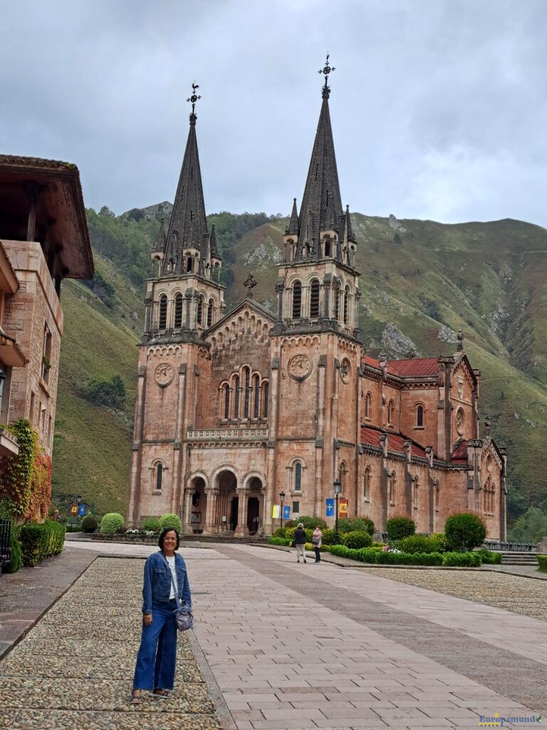 Covadonga. Catedral