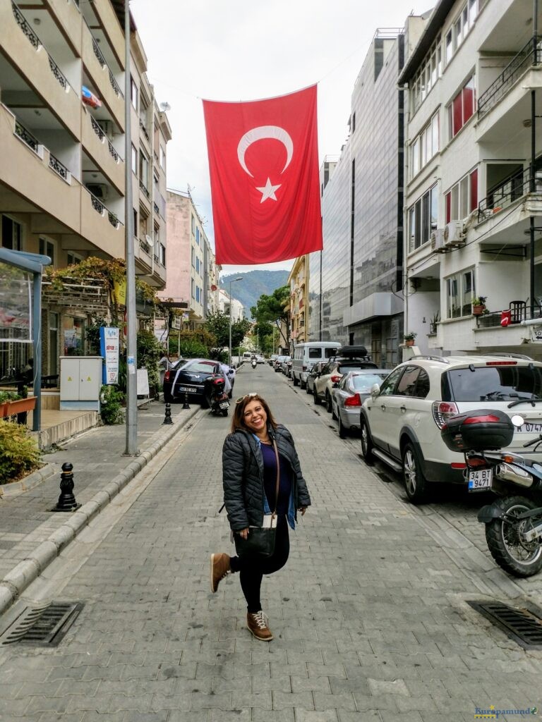 en una calle de marmaris