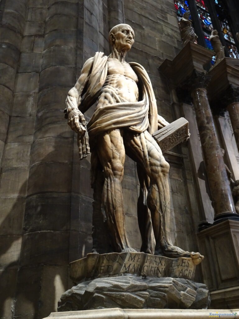 Estatua San Bartolome desollado