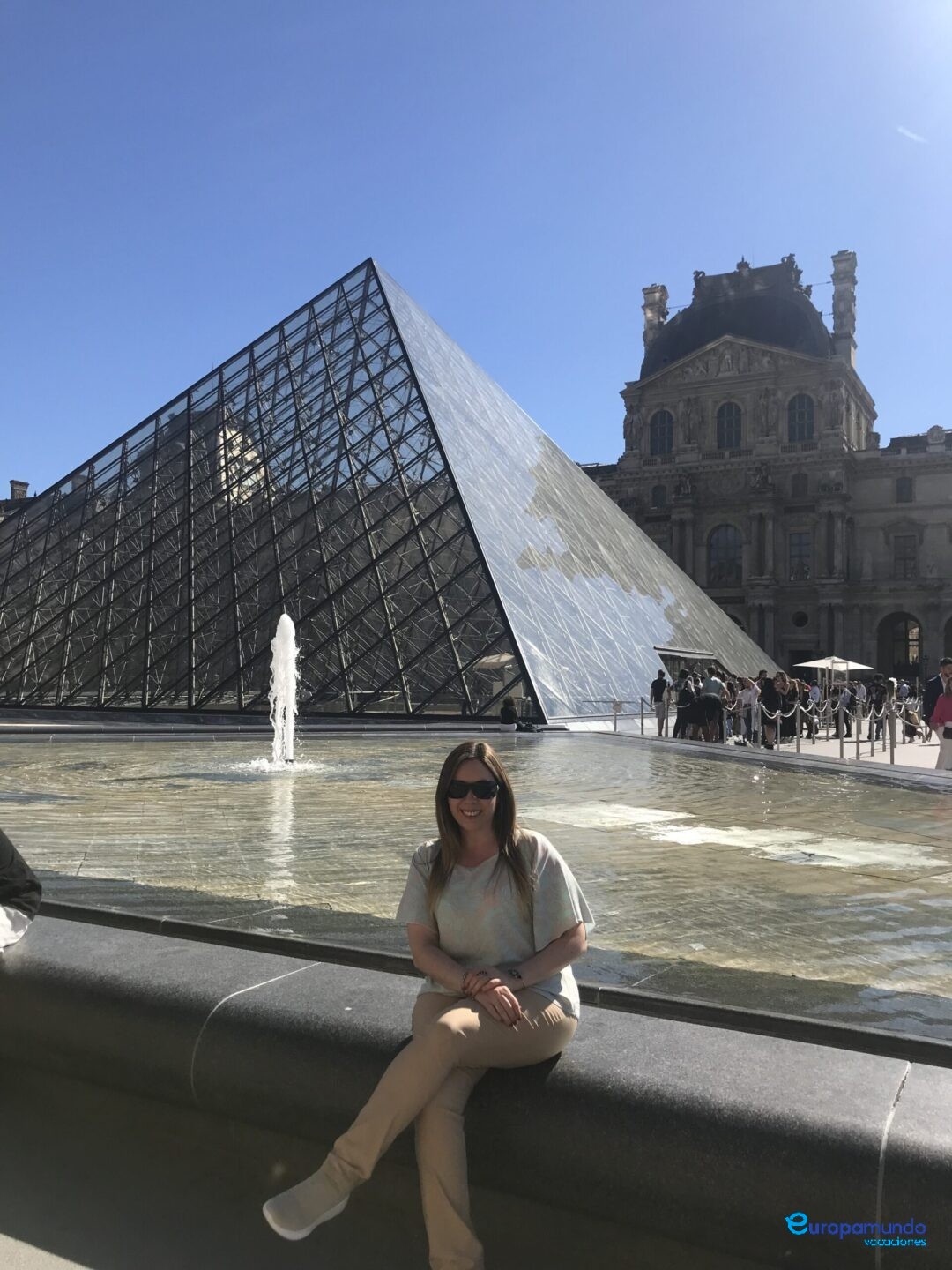 Pirámide del Museo del Louvre