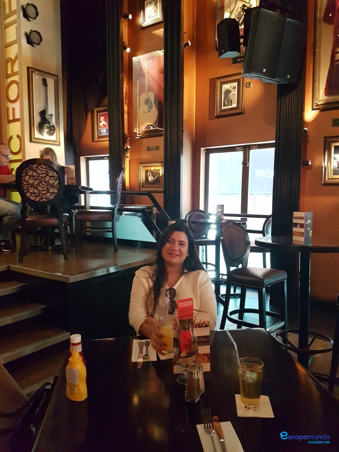 Em uma paradinha no Hard Rock Café em Lisboa