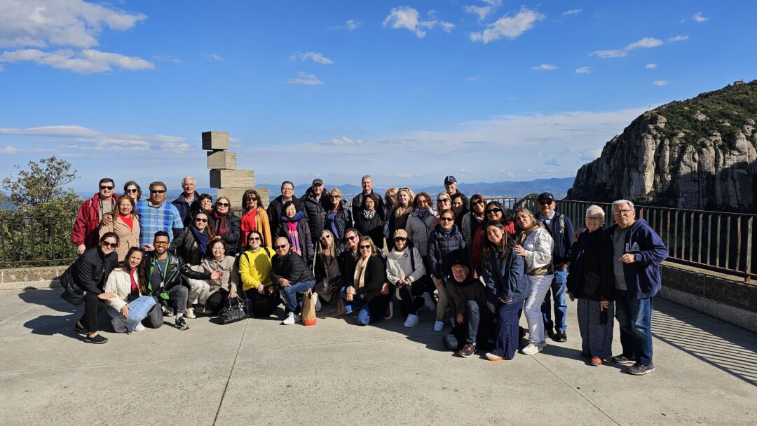 Grupo de viajeros en Montserrat