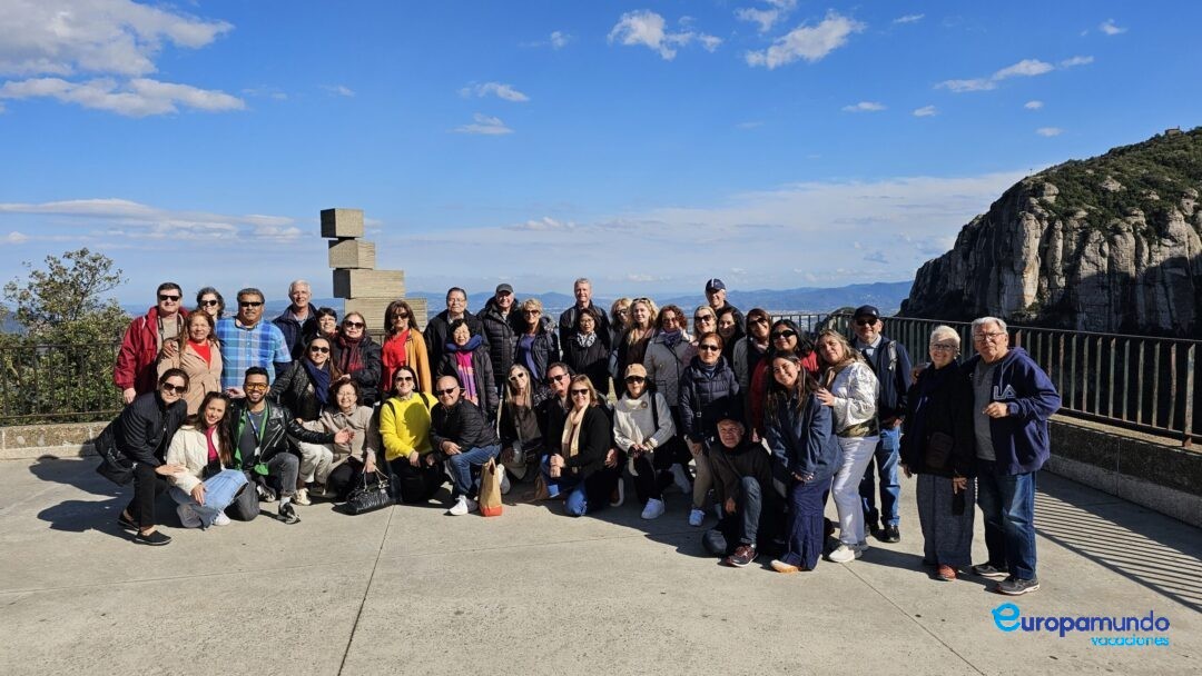 Grupo de viajeros en Montserrat