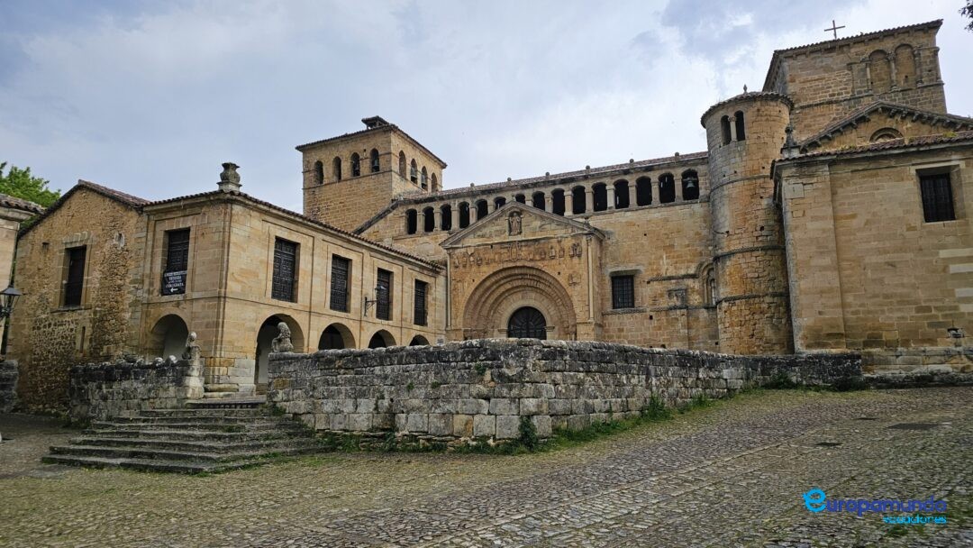 ¡Colegiata de Santa Juliana en Santillana del Mar!