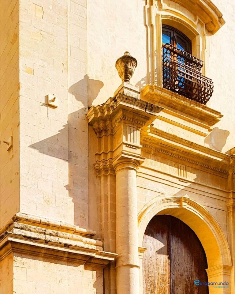 Detalle de la iglesia de Santa Chiara