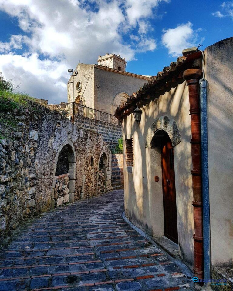 Ruinas de la Sinagoga e Iglesia de San Michele