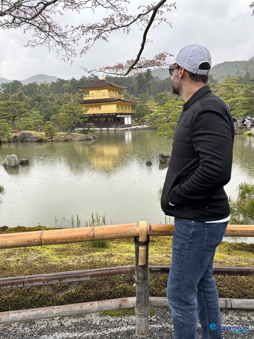 Visitando el pabellón de oro