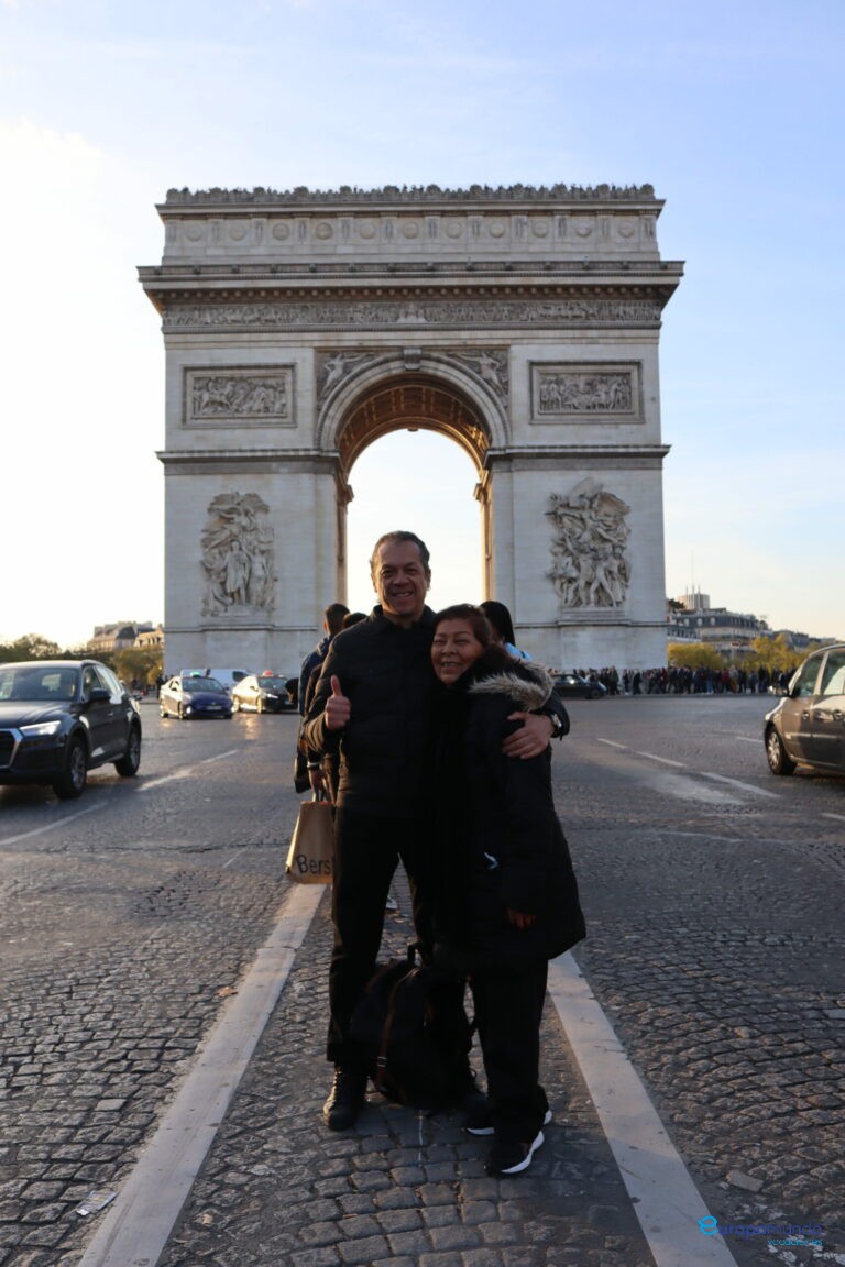 Campos Elíseos con mi mamá en sus 80’s