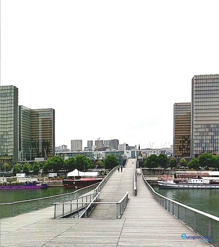 Pasarela peatonal Simone de Beauvoir