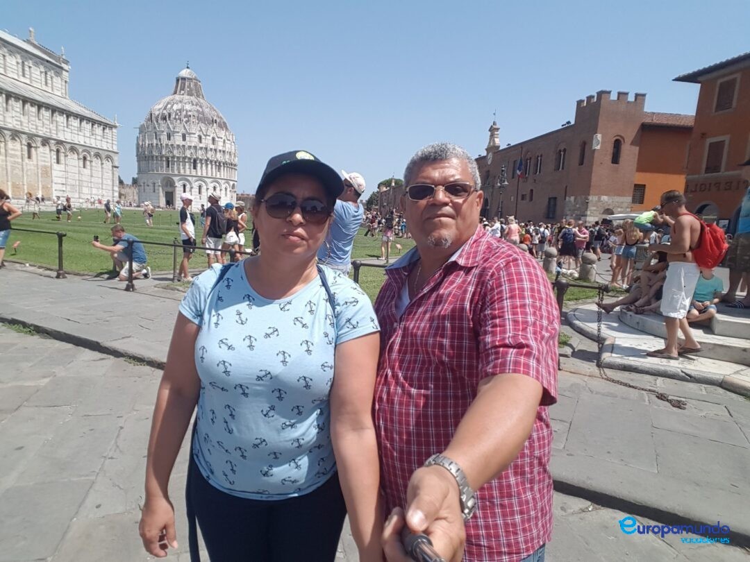 Plaza de los Milagros y Baptisterio de Pisa