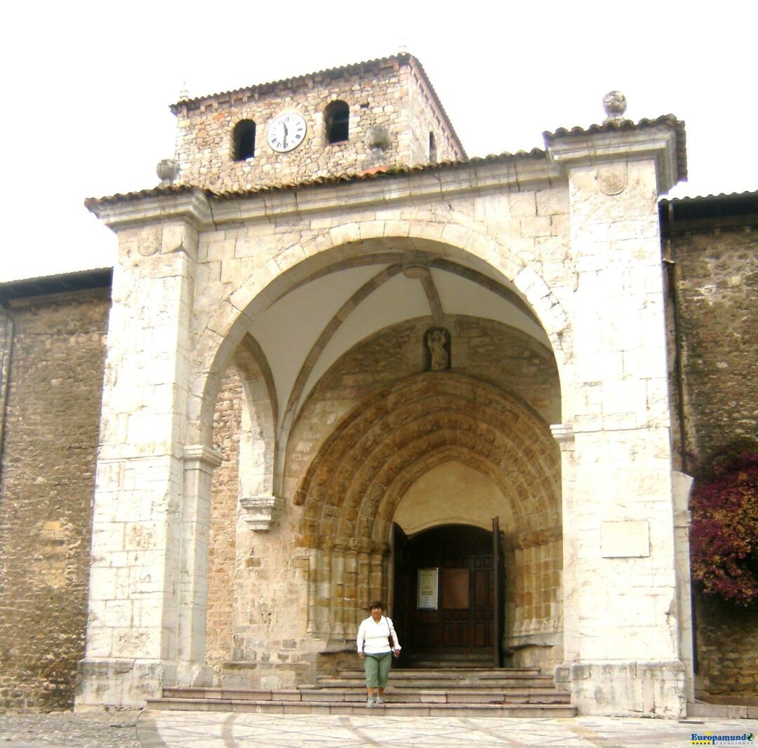 Iglesia de Llanes.