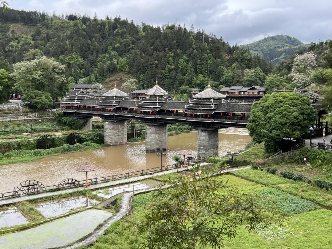 El puente de viento y lluvia