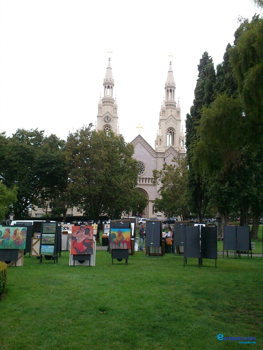 Iglesia y parque
