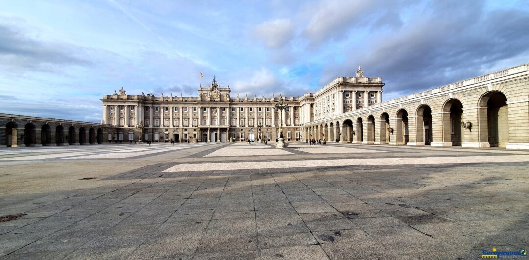Explanada del Palacio Real
