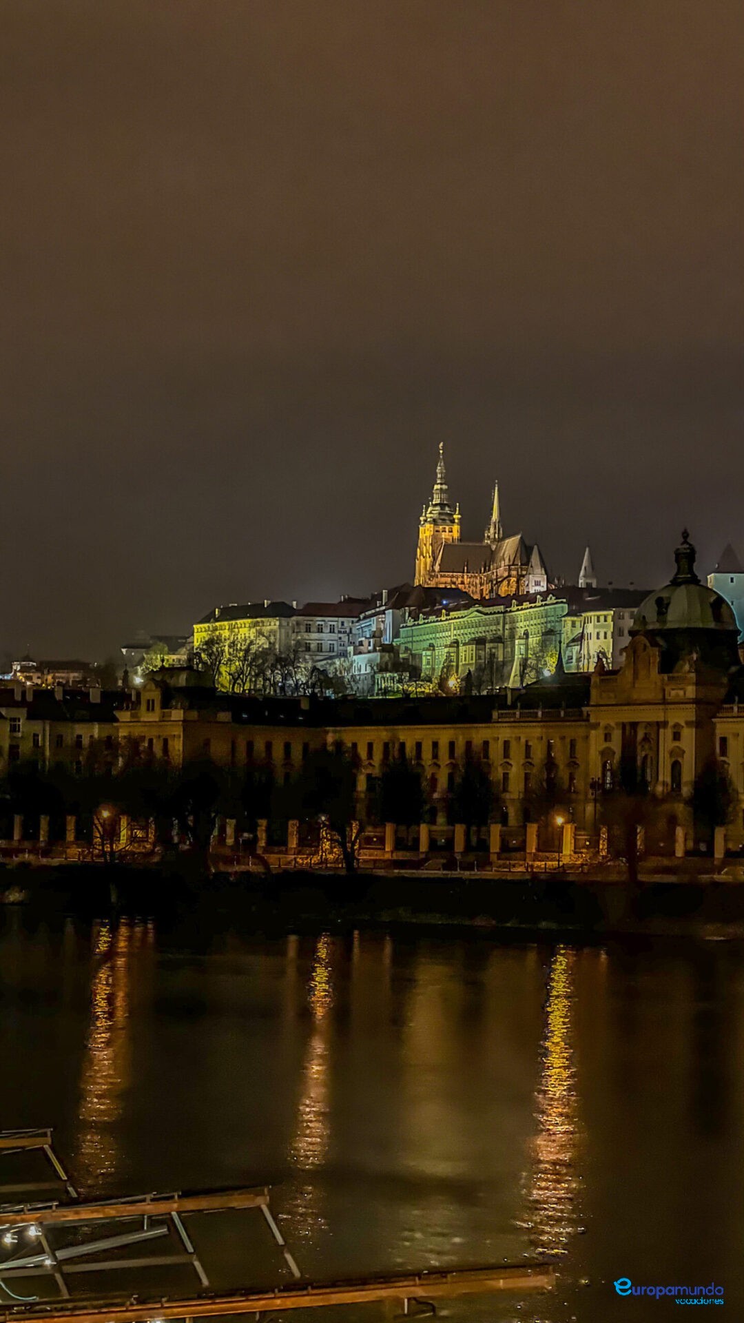 Praga de noche